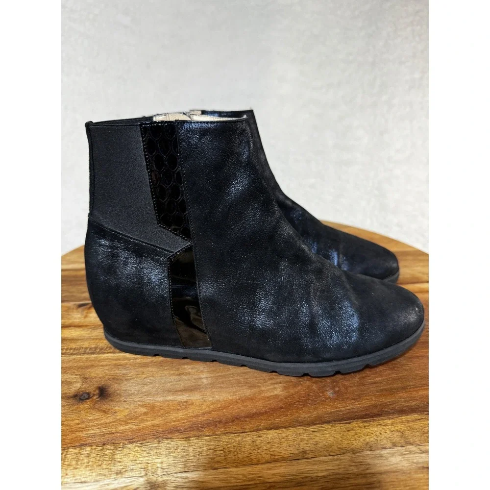Amalfi by Rangoni Black Metallic Shimmer Wedge Ankle Boots Snakeskin Accent
